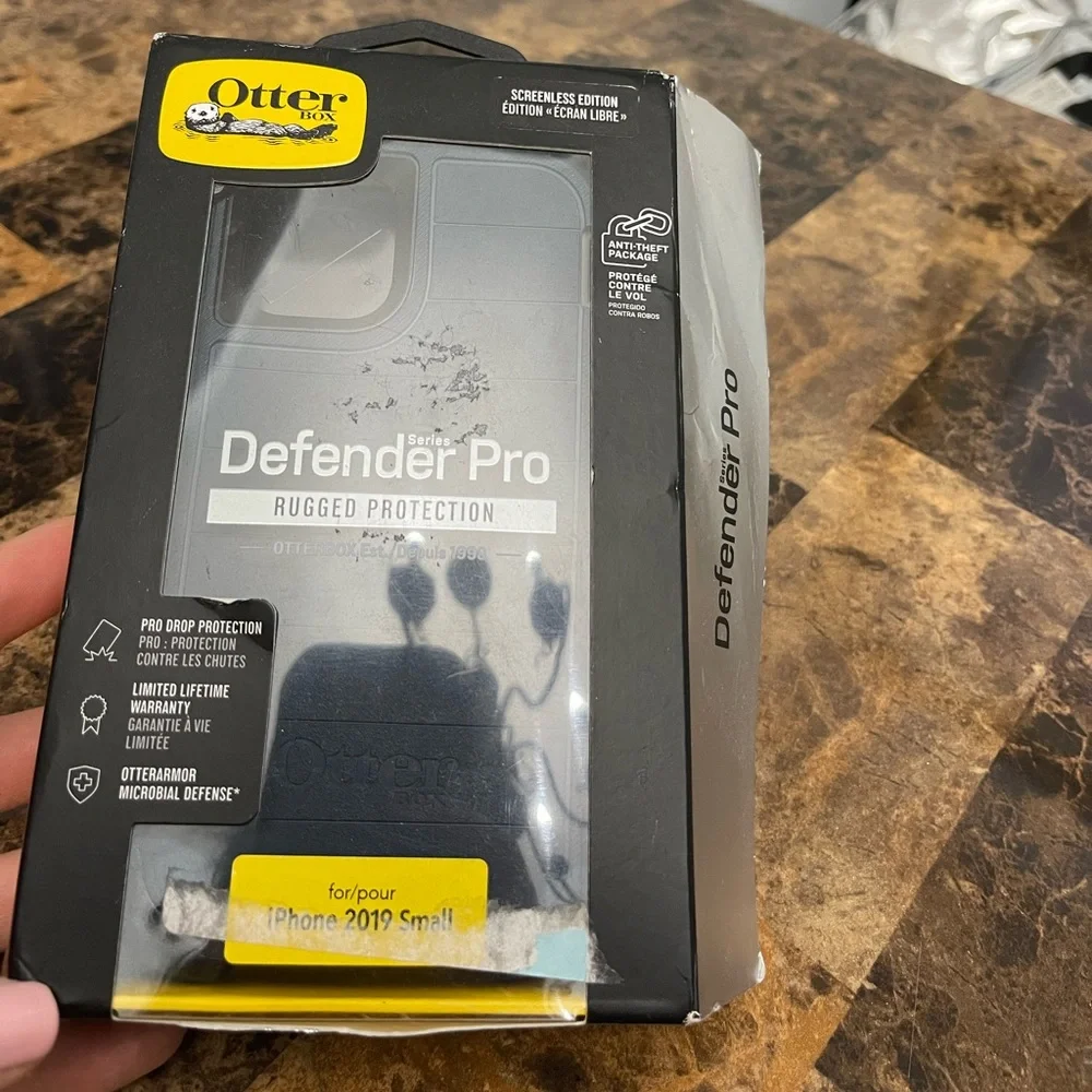 Otterbox defender iphone 2019 small, opened to try fit